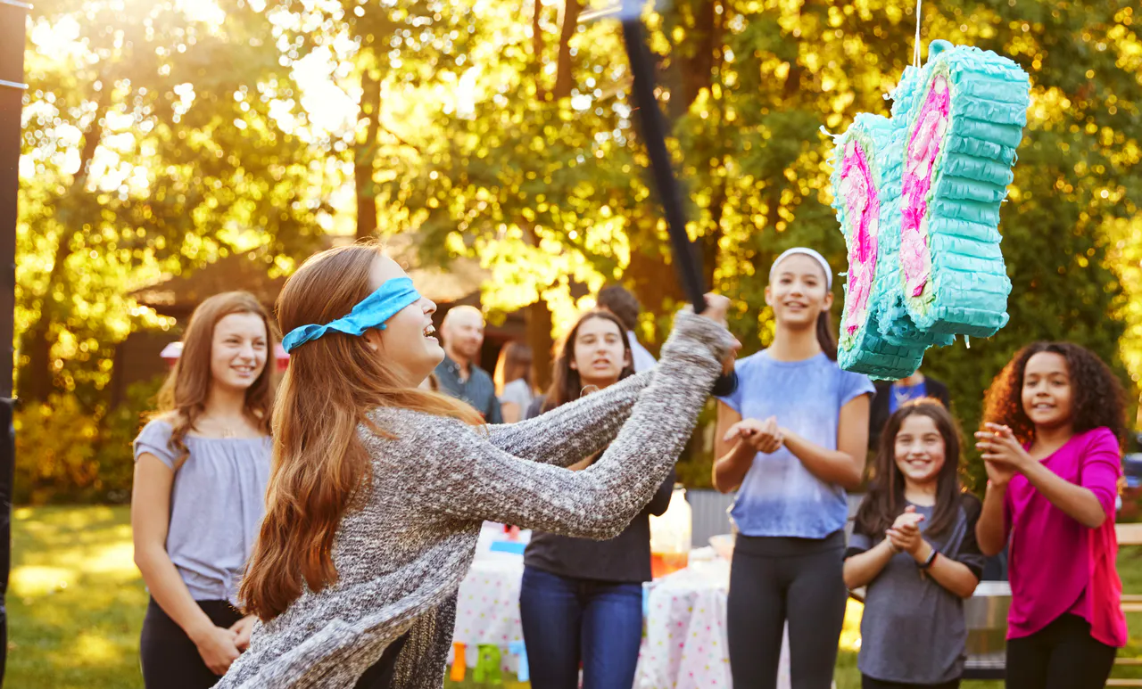 5 lustige Geburtstagsspiele für jedes Alter: Spaß für alle Gäste Moderne Partyspiele